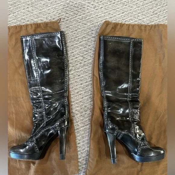 GUCCI GG BLACK/GRAY PATENT LEATHER BOOTS, SIZE 37.5
